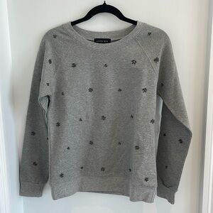 EVETTE & K BEADED FLORAL CREW NECK TOP SIZE SMALL